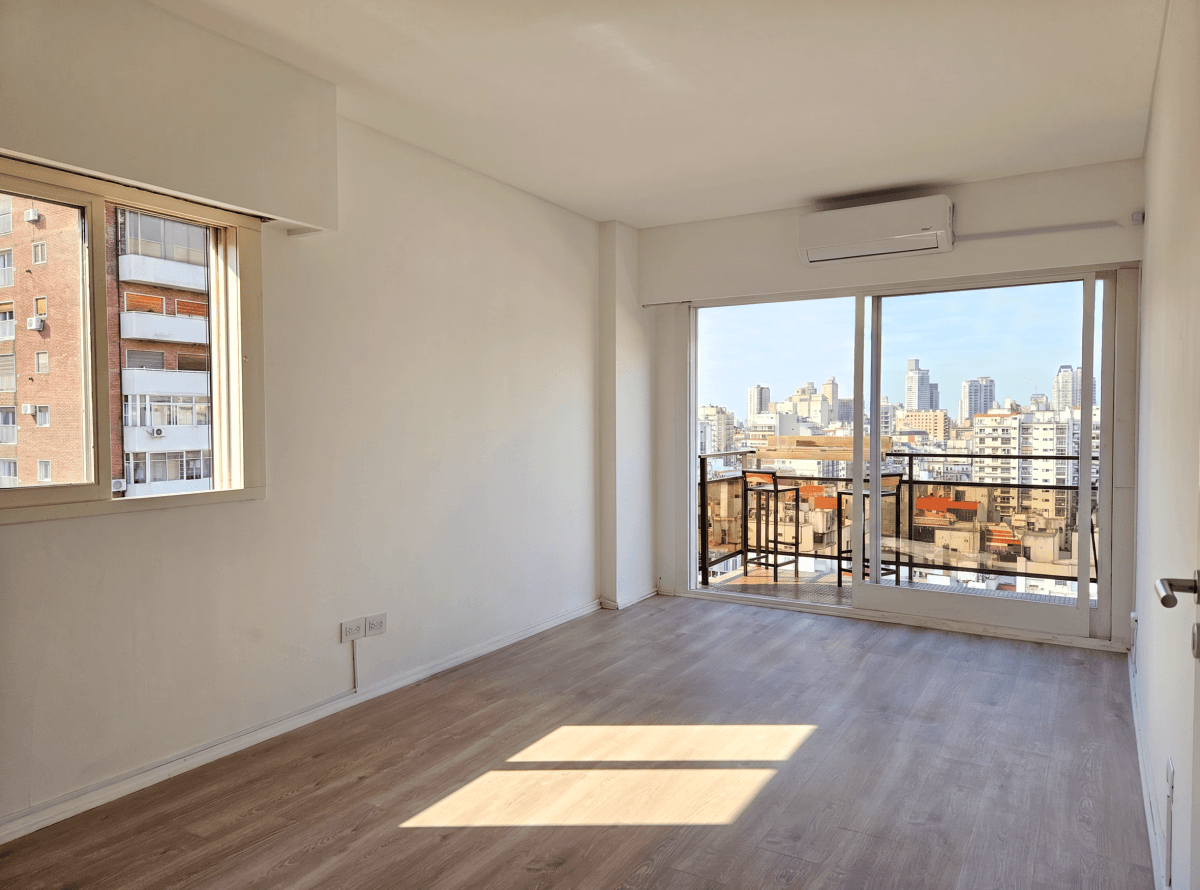 Piso 15 con Balcon. Espectacular Vista y luz! - Photo 1
